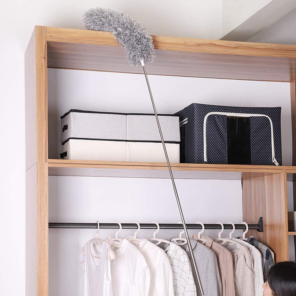 Retractable microfiber feather duster for ceilings and corners