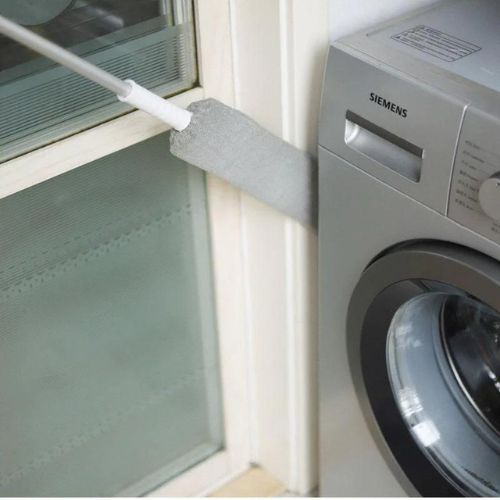 Slim Retractable Duster for Narrow Gaps and Corners

