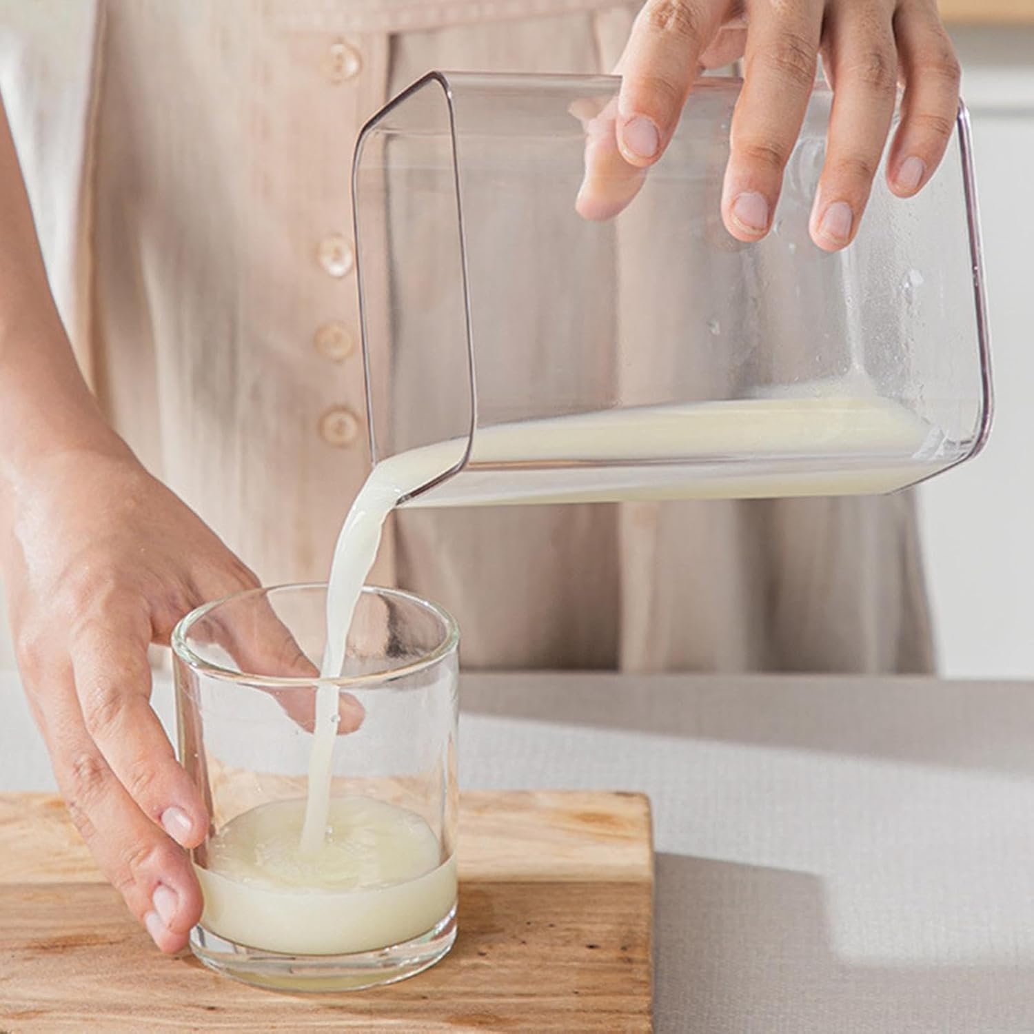 Compact kitchen appliance for making curd